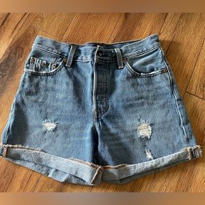 Levi 501 shorts size 25